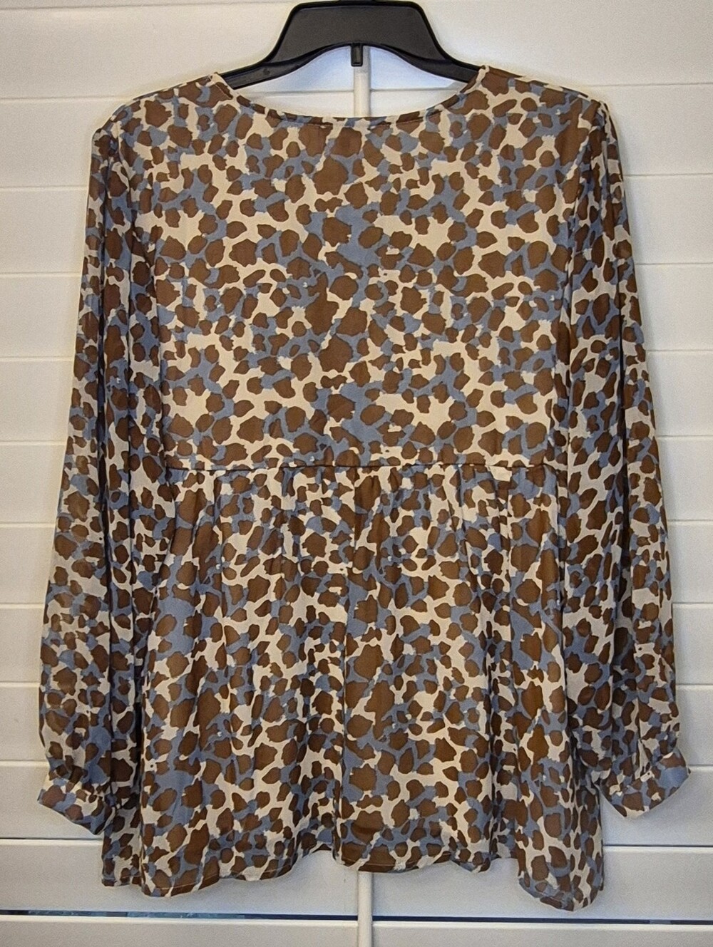 JODIFL Brown & Blue Leopard-Spot V-Neck Blouse With Sheer Quater Sleeves Sz Med - Picture 3 of 8